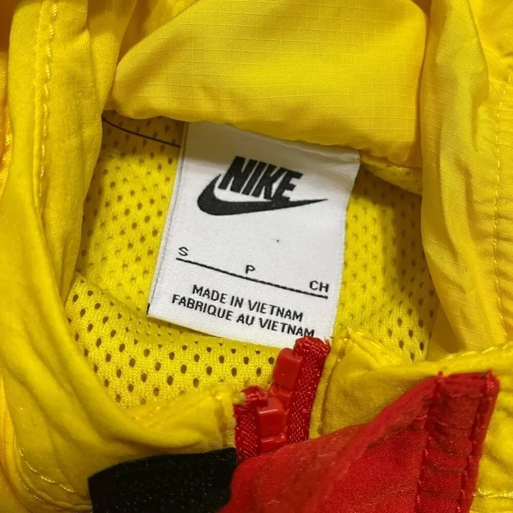 Nike Liverpool FC Hype Woven Winter Soccer Jacket DD9714-703 Mens size Small New